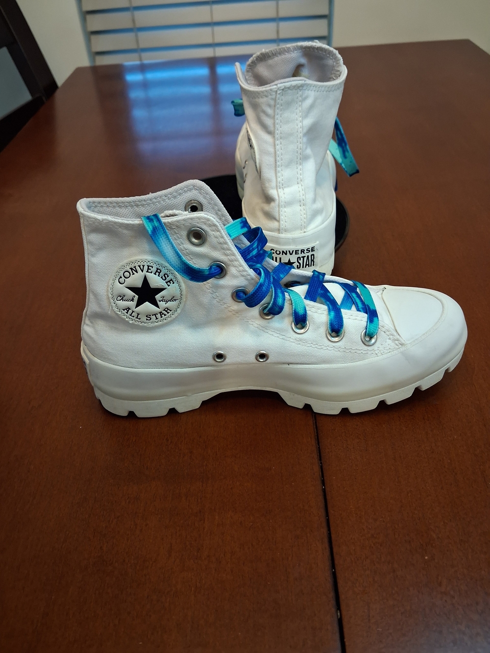 Converse Off White High-Top Sneakers with Blue Gradient Laces Women Size 7.5*** - Picture 5 of 8
